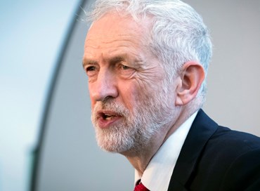 Brexit, Corbyn a Bruxelles: “May ostaggio del suo partito”