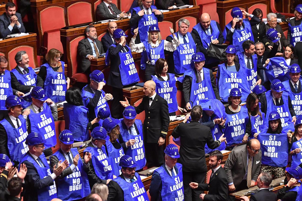 Decretone, via libera del Senato con 149 “sì”