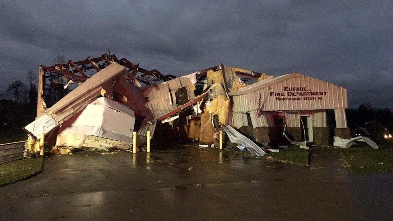 Usa, tornado devasta lʼAlabama: 23 morti