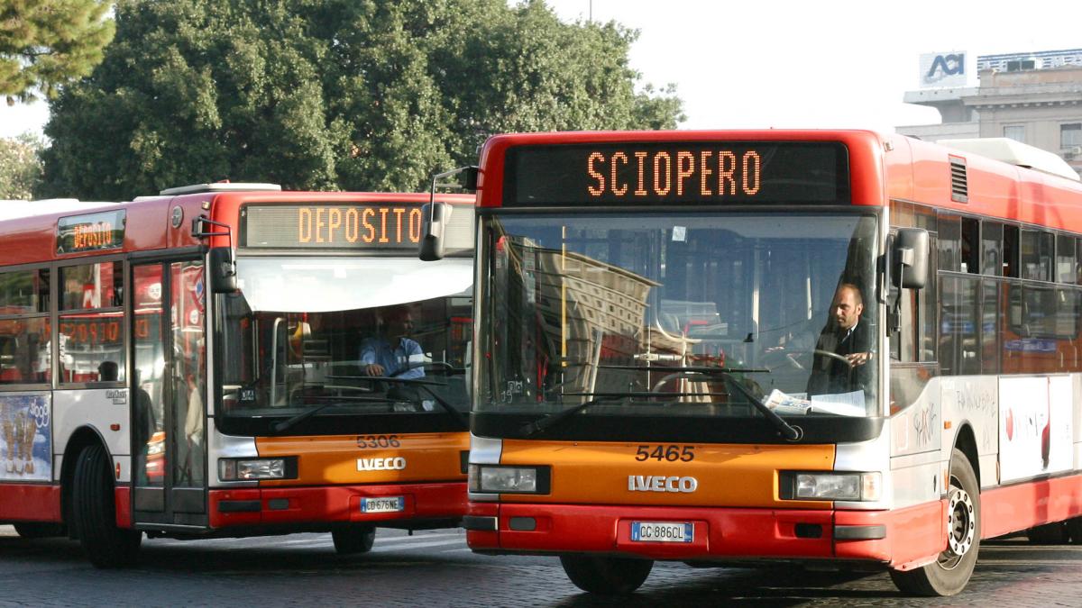 8 marzo, sciopero generale: disagi nei trasporti