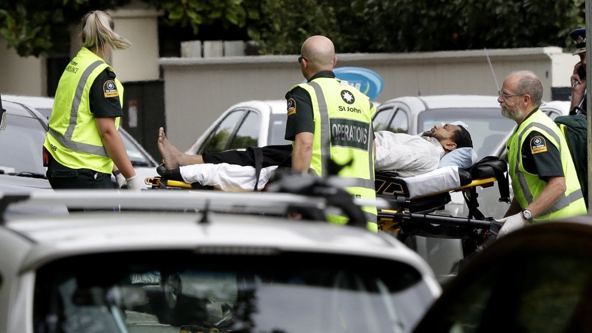 Nuova Zelanda, strage in due moschee: 49 morti