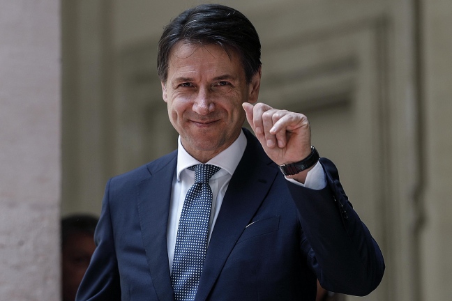 Conte: “Salario minimo per i cittadini Ue”
