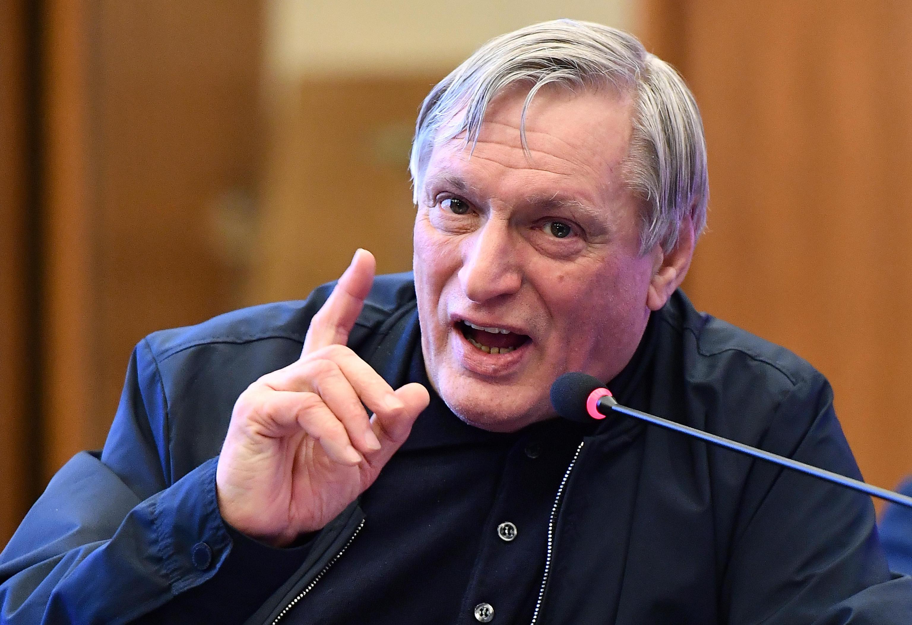 Se sia possibile criticare un santo come Don Ciotti