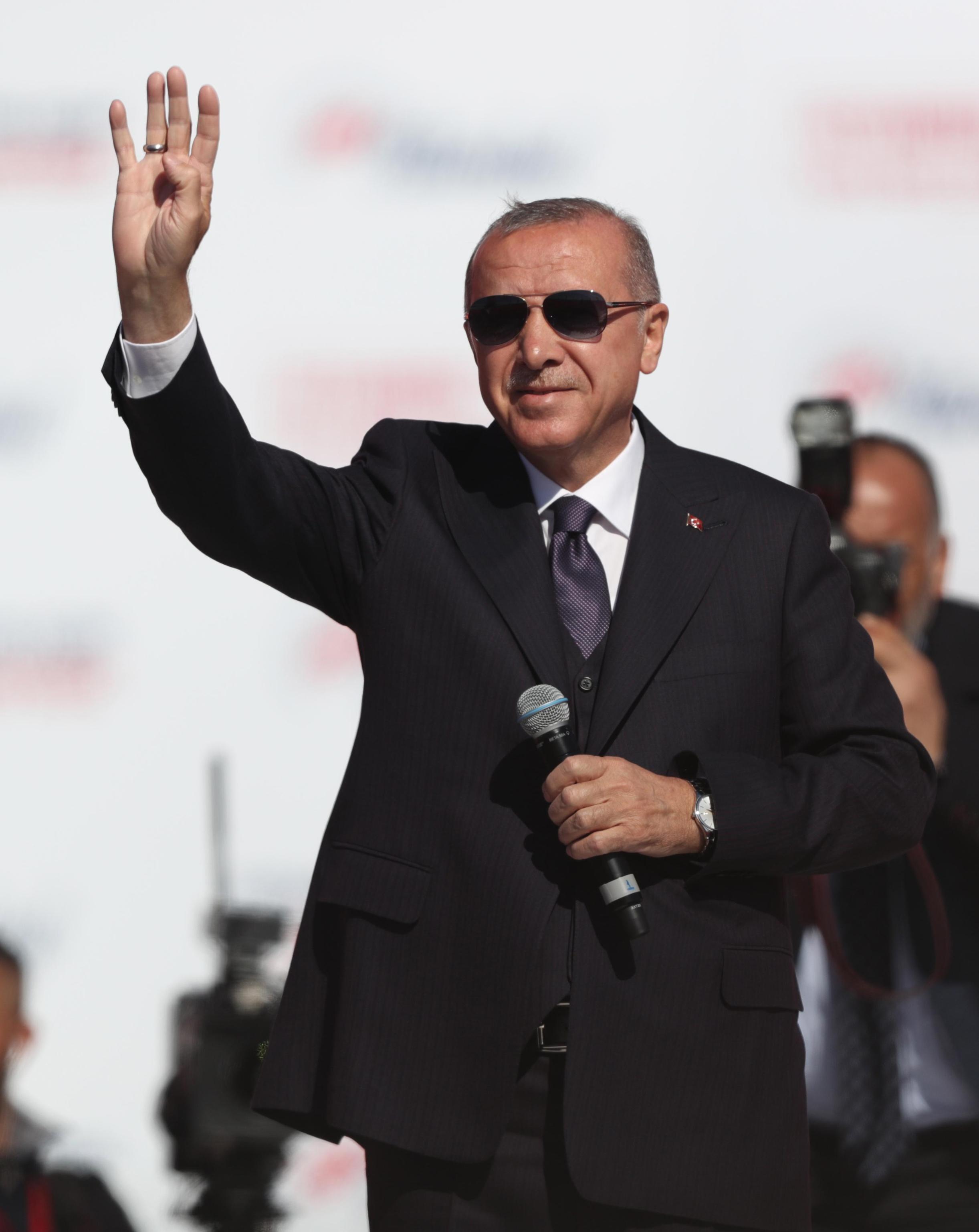 Erdogan fa concorrenza all’Isis e rilancia lo scontro di civiltà con l’Occidente