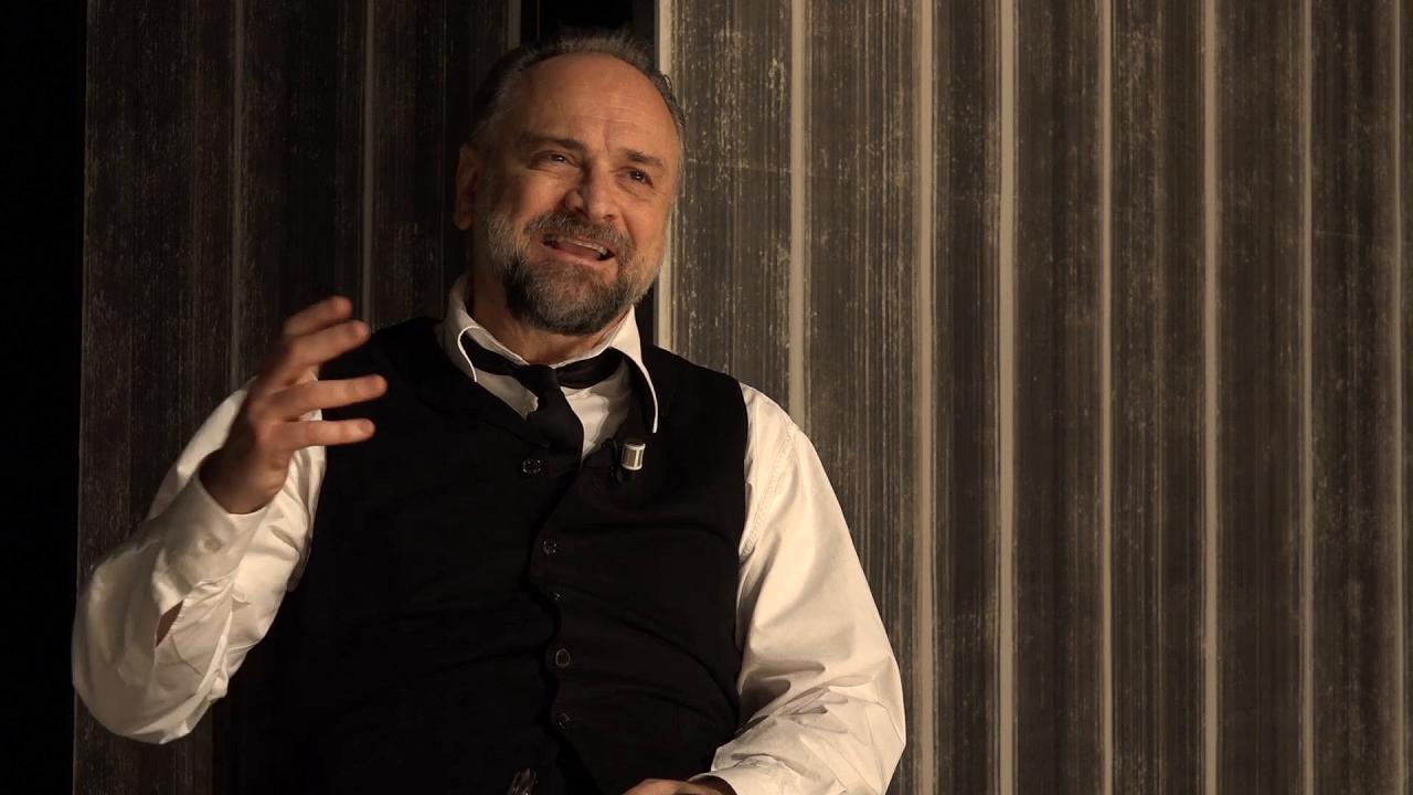 Popolizio da applausi nel “Nemico del Popolo”