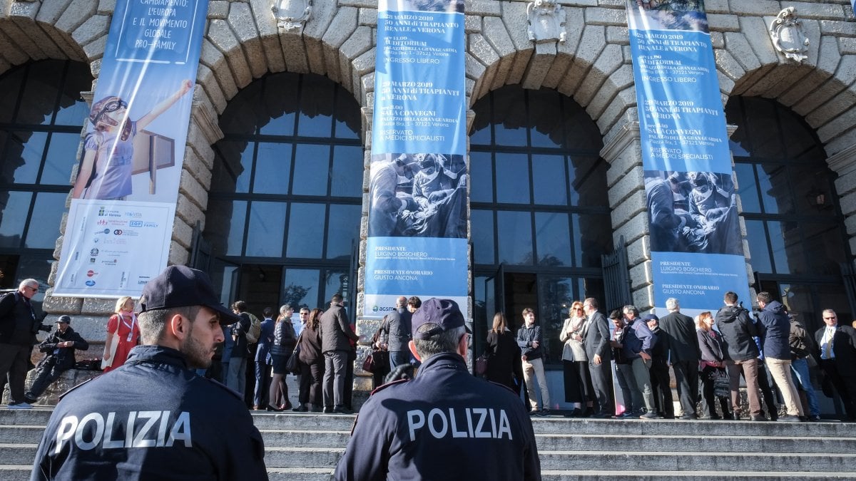 Congresso delle Famiglie a Verona, è scontro su aborto: tensione M5S-Lega