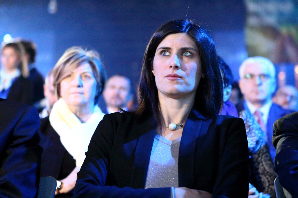 Torino, Busta sospetta a Chiara Appendino