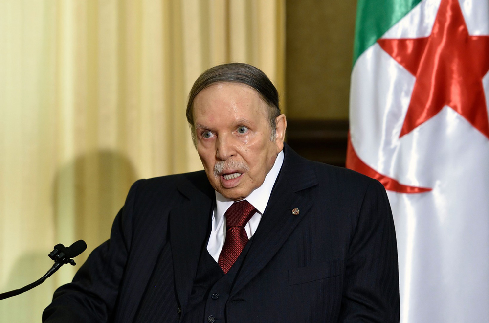 Algeria, Bouteflika si dimetterà “entro il 28 aprile”