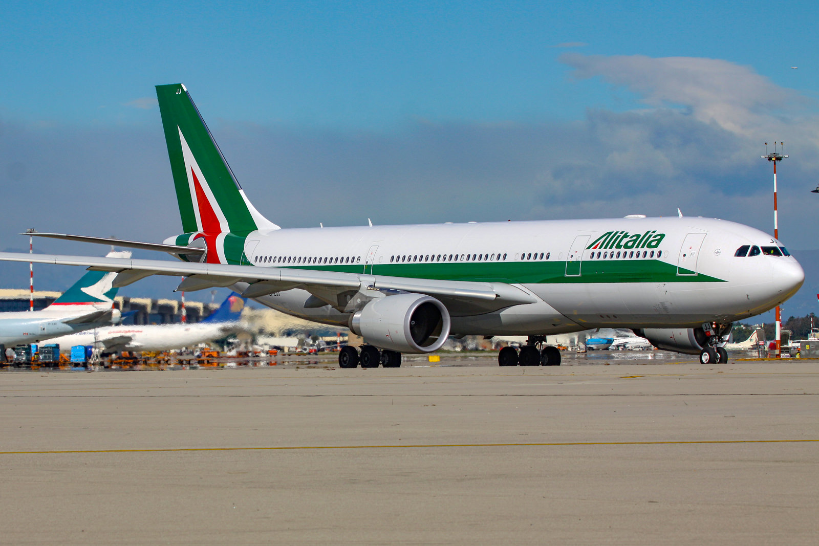 Alitalia, perché le compagnie aeree falliscono tutte d’estate?
