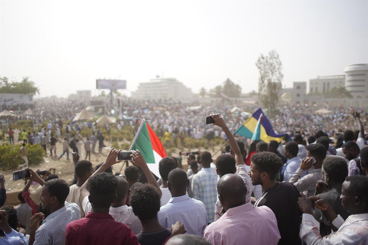 Sudan in festa: si è dimesso il dittatore Omar al-Bashir