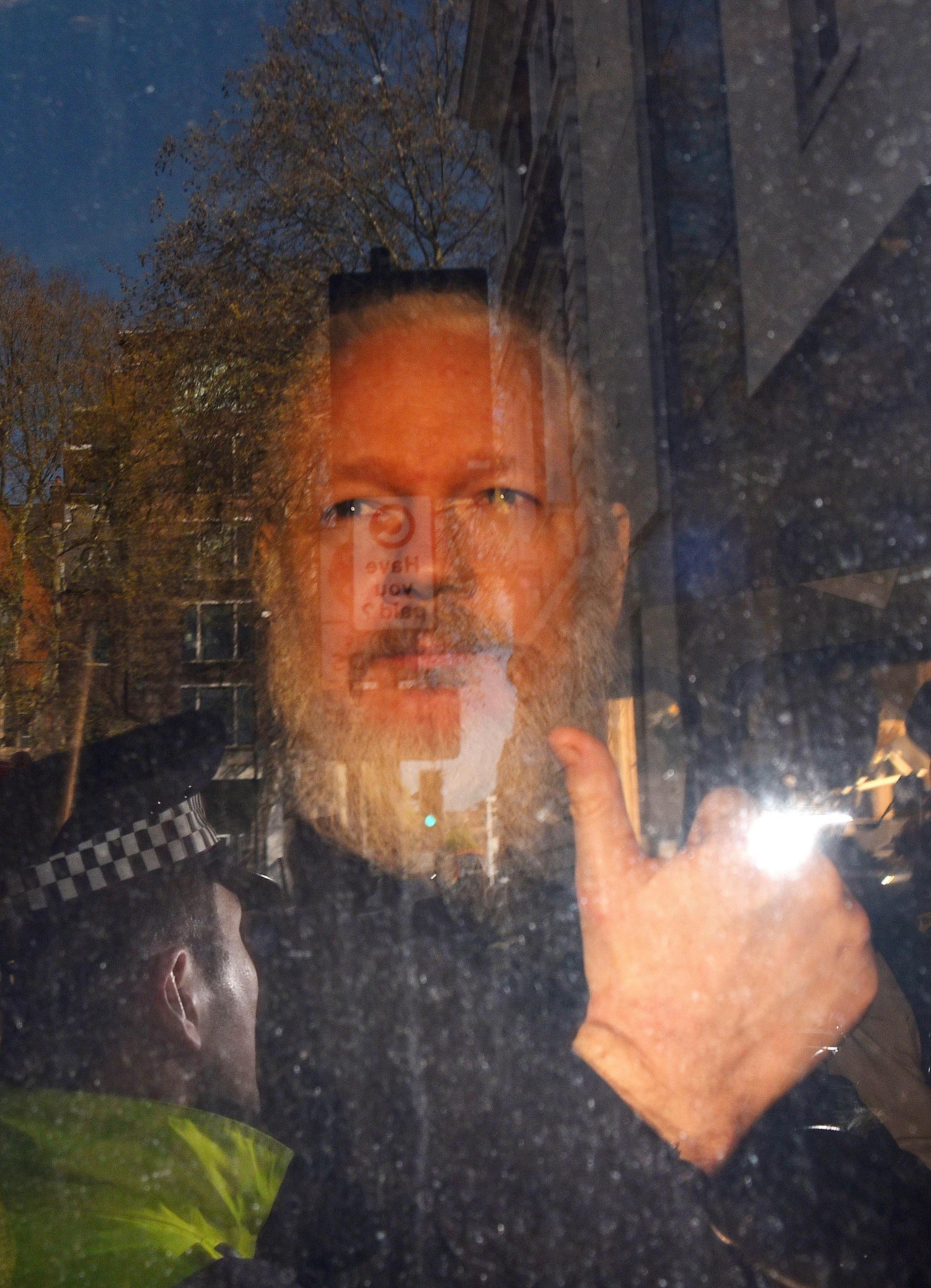 Assange, L’arresto a Londra nell’ambasciata ecuadoriana