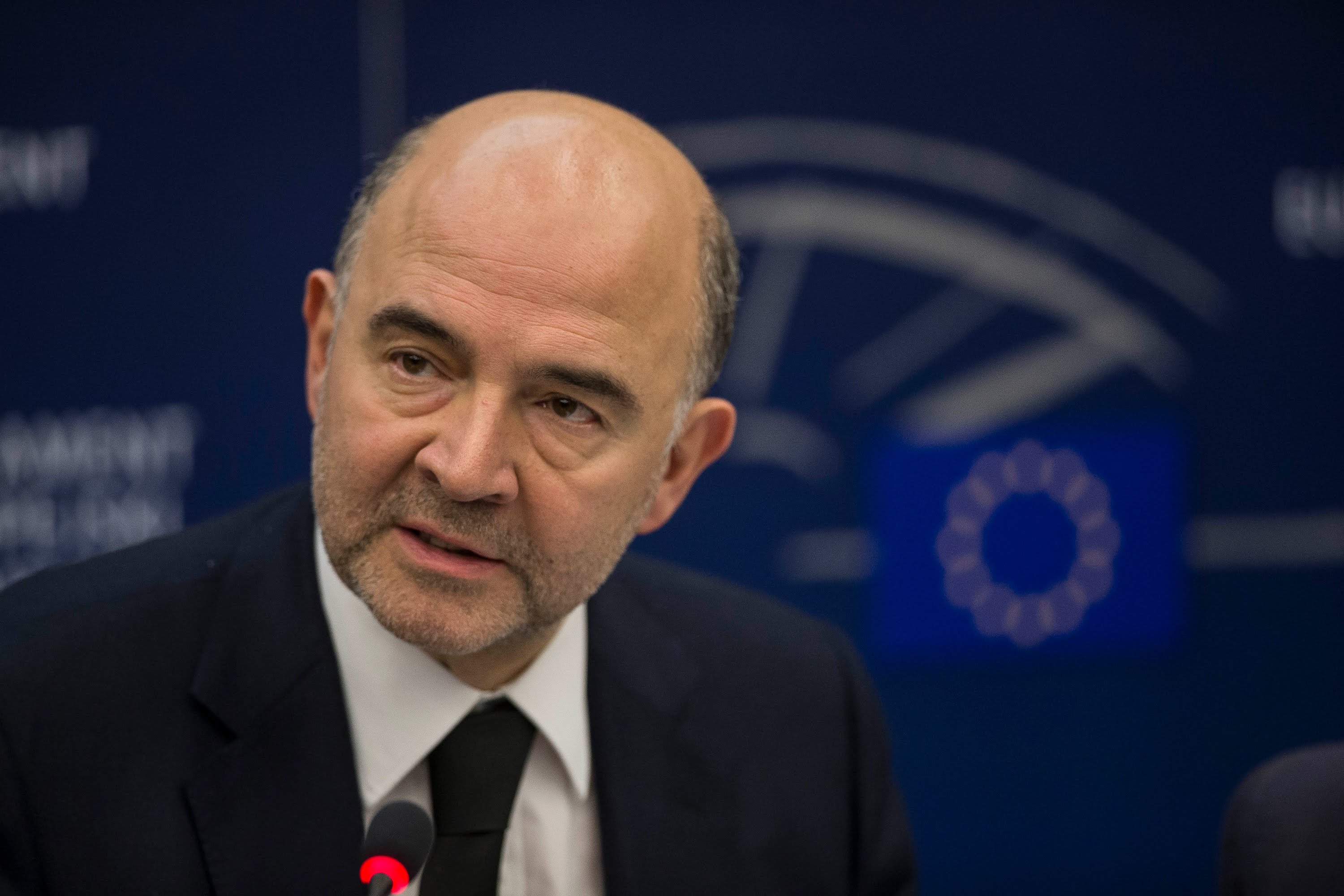 Moscovici minaccia l’Italia: “A maggio faremo conti”