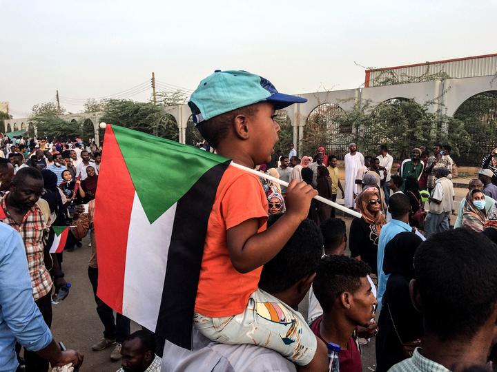Sudan, il capo del consiglio militare si è già dimesso