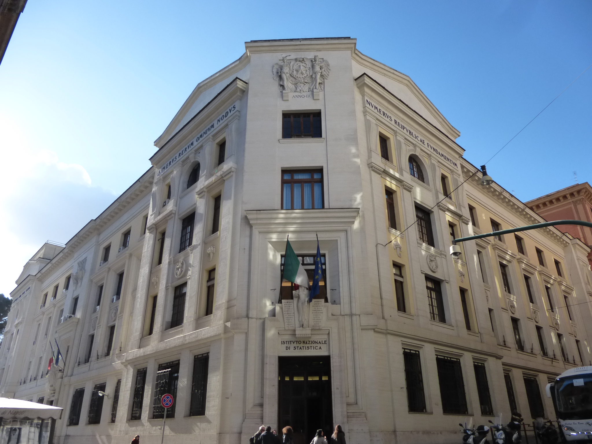 Istat: a marzo crescono gli occupati, Italia fuori dalla recessione