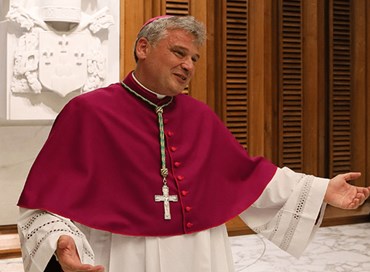 Krajewski, l’elemosiniere del Papa: “Pago io per i bambini”