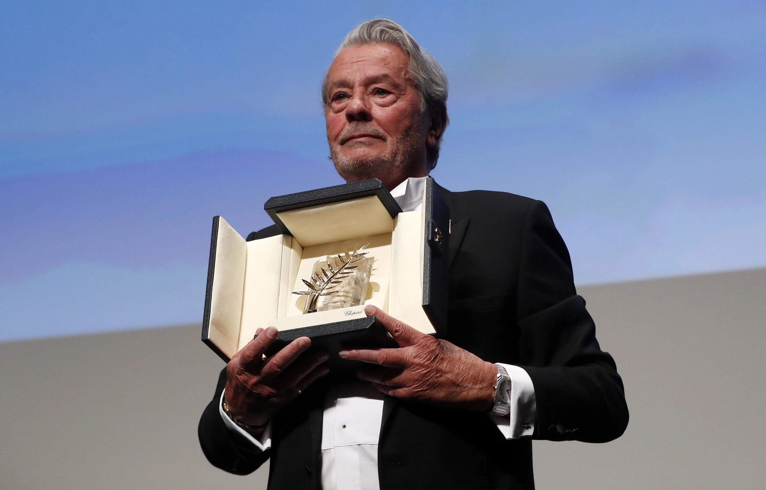 Delon, le lacrime del divo dagli occhi di ghiaccio