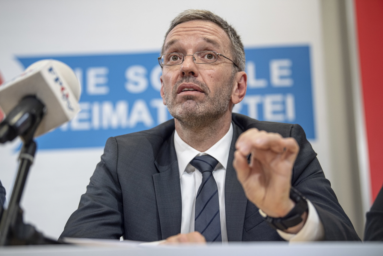Austria, caos politico: via il ministro dell’Interno