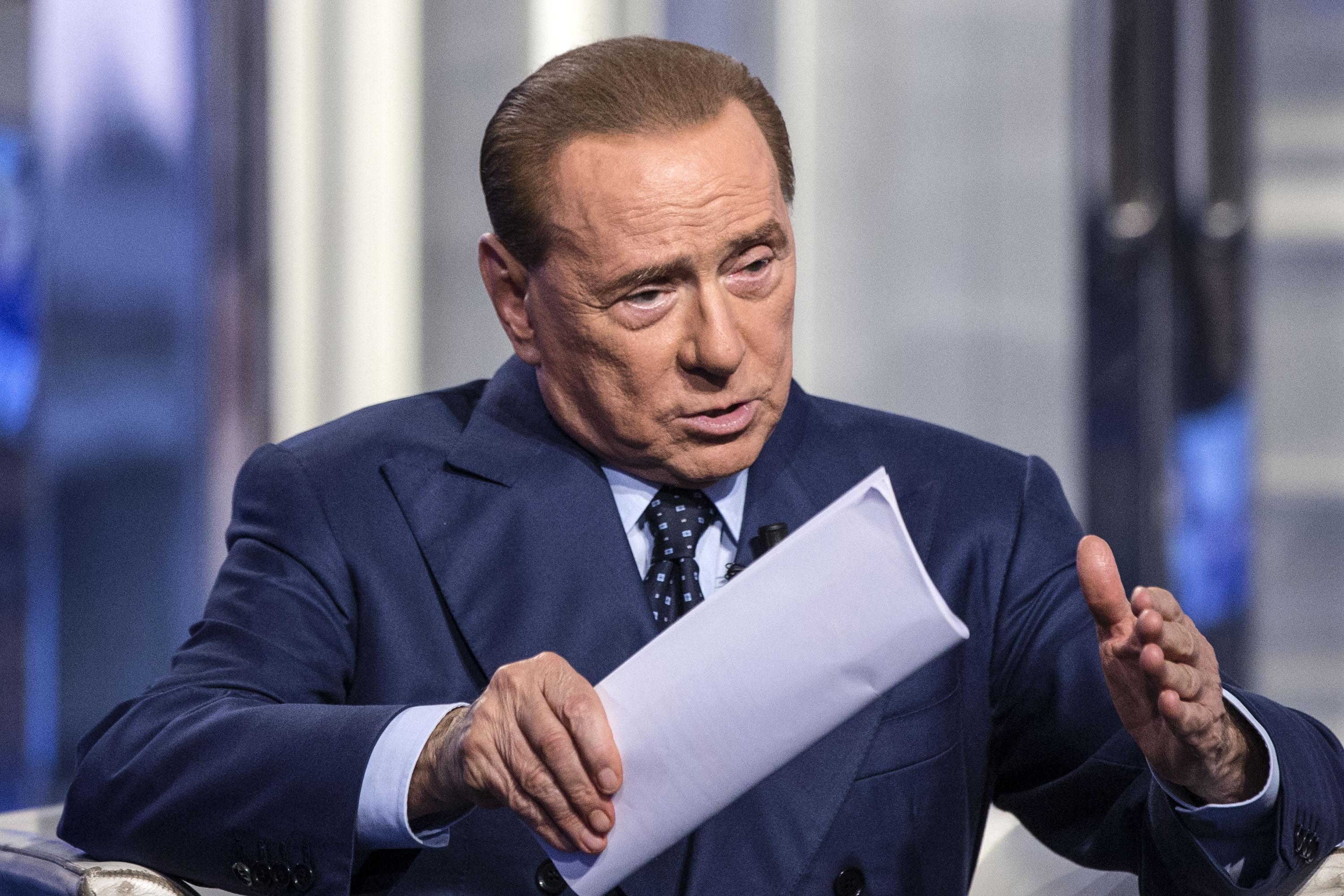 Antimafia: “Berlusconi è impresentabile”, ma il Cavaliere contrattacca