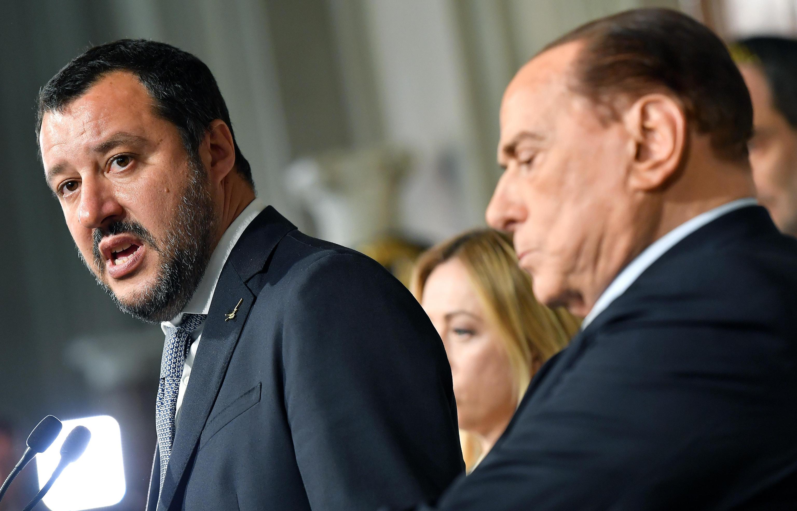 Mani tese verso la Lega