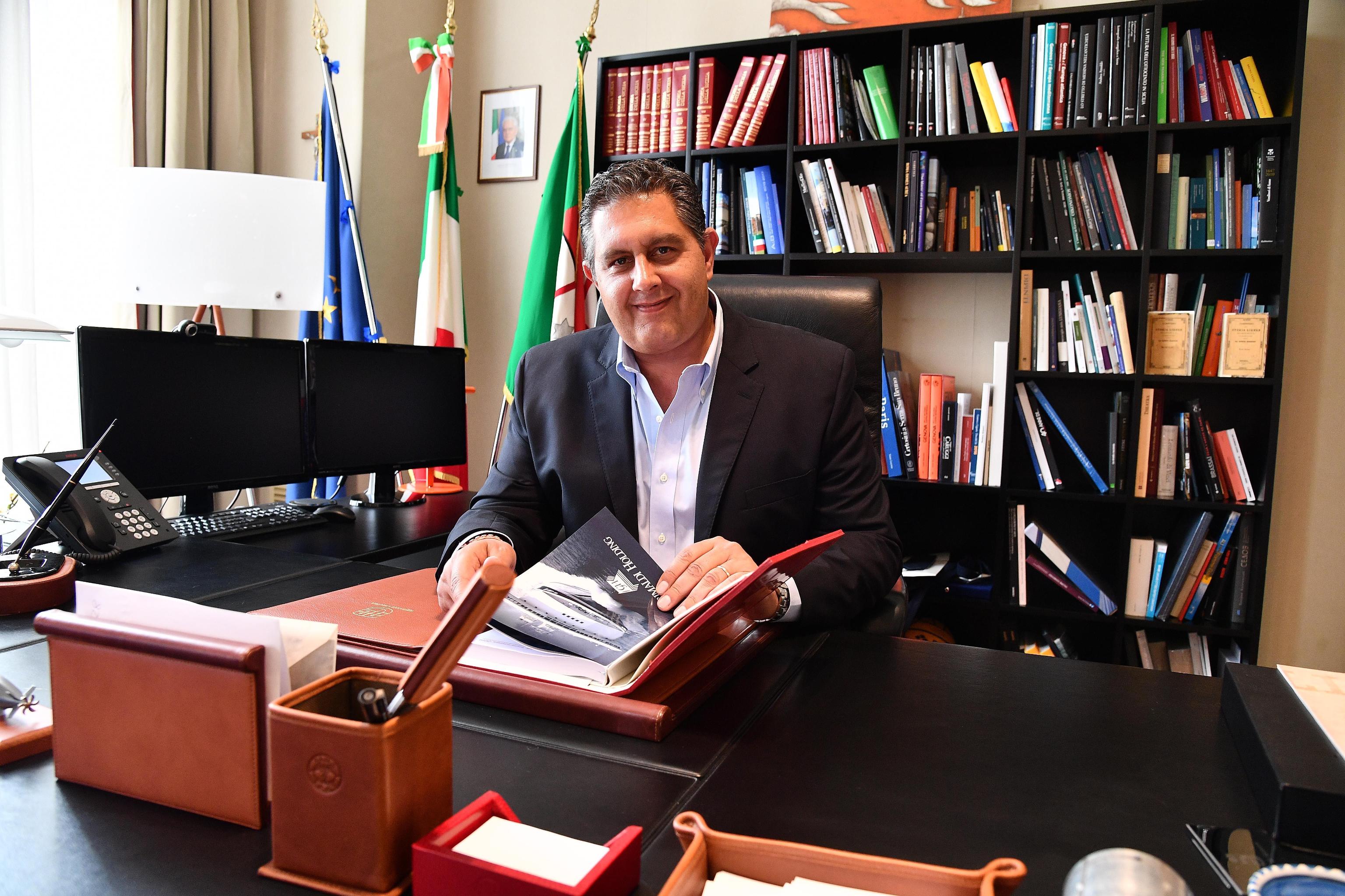 Forza Italia, Toti: “Berlusconi benedica il sistema primarie”