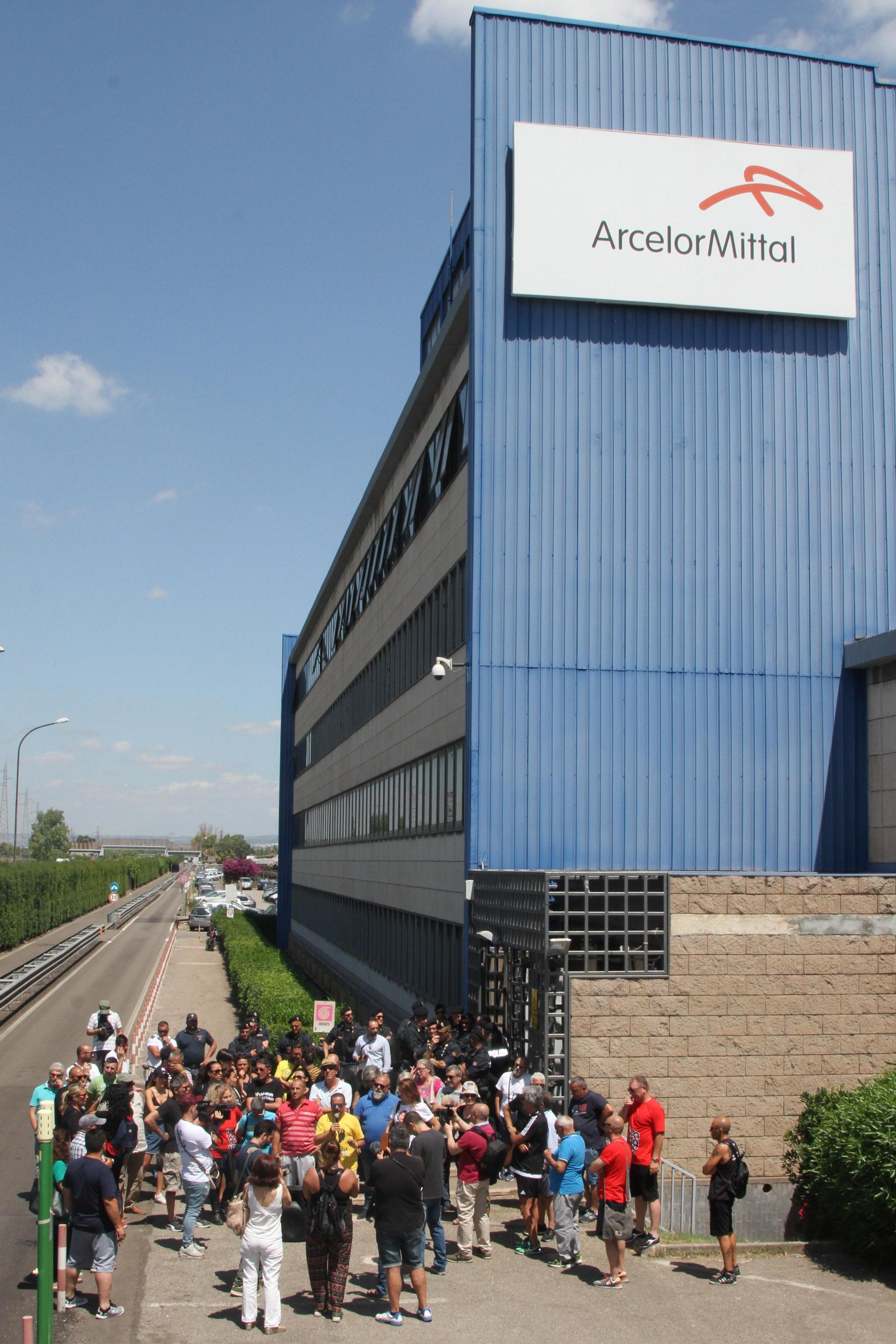 A. Mittal, tutele o si chiude il 6 settembre: è scontro