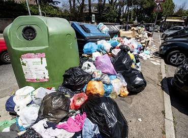 Emergenza rifiuti: gli impianti del Lazio non bastano