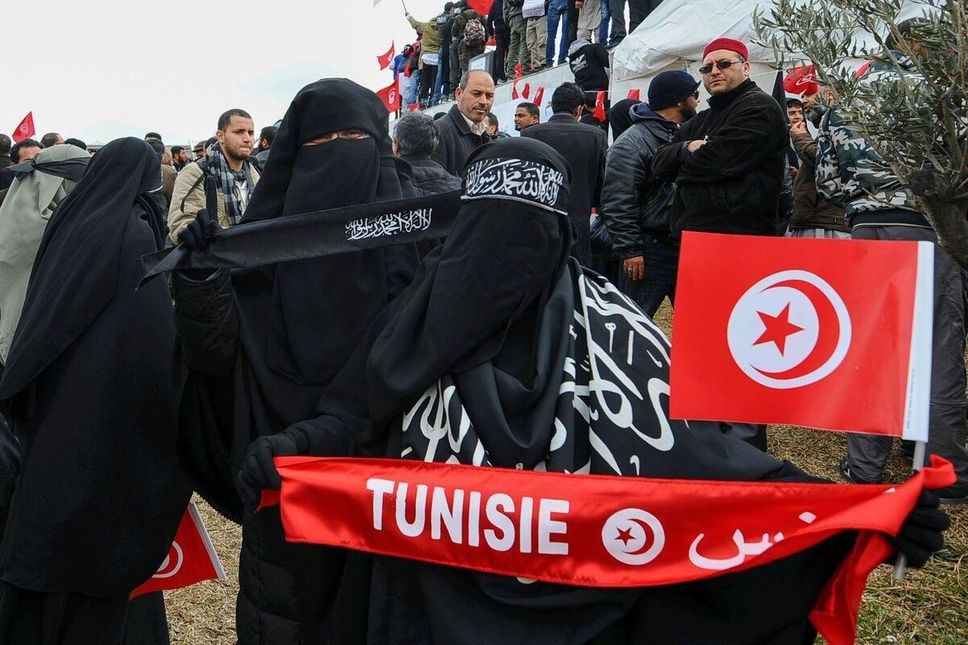 La Tunisia vieta il niqab negli uffici pubblici