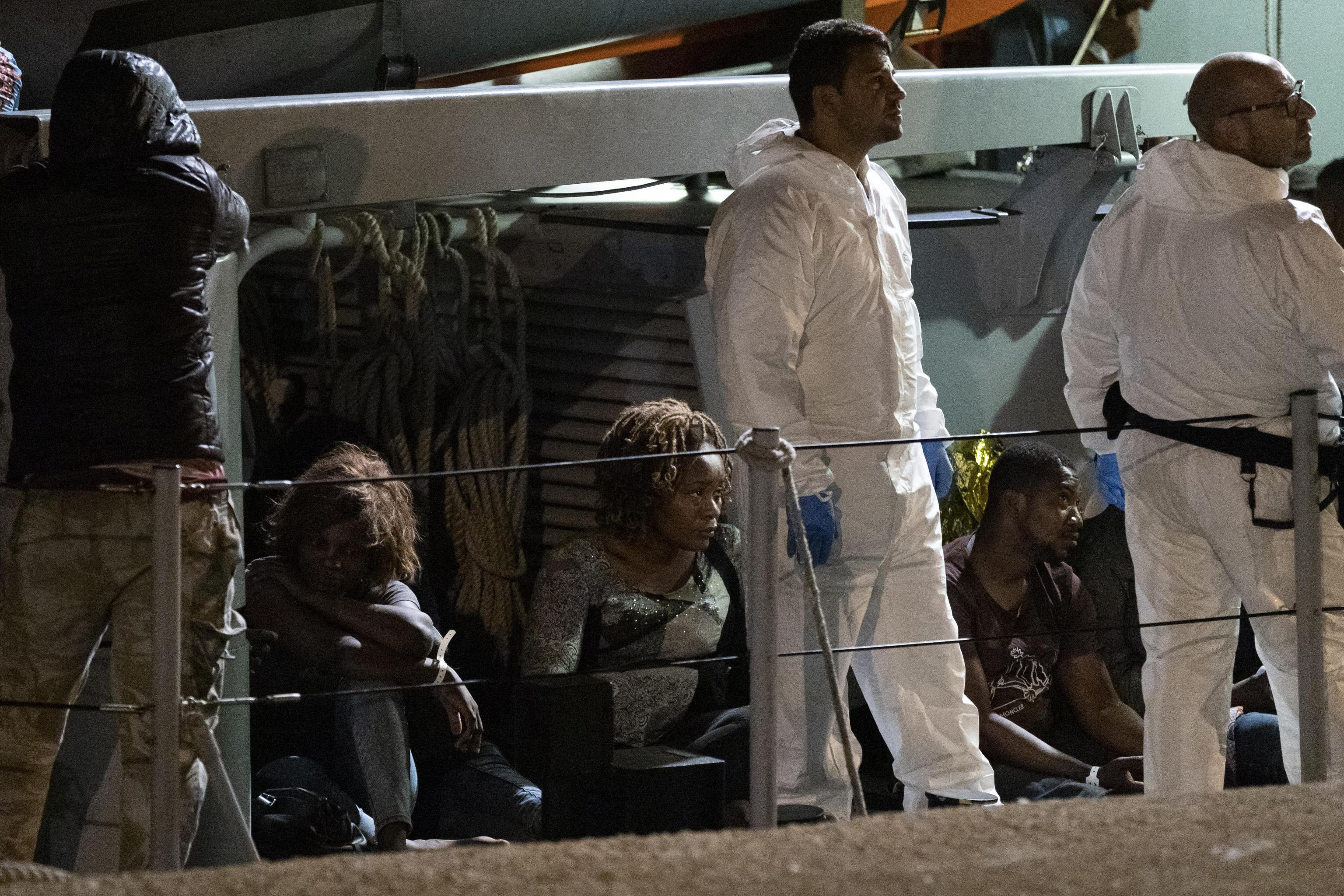 Migranti: sbarcati in 57 tra Pozzallo e Lampedusa 