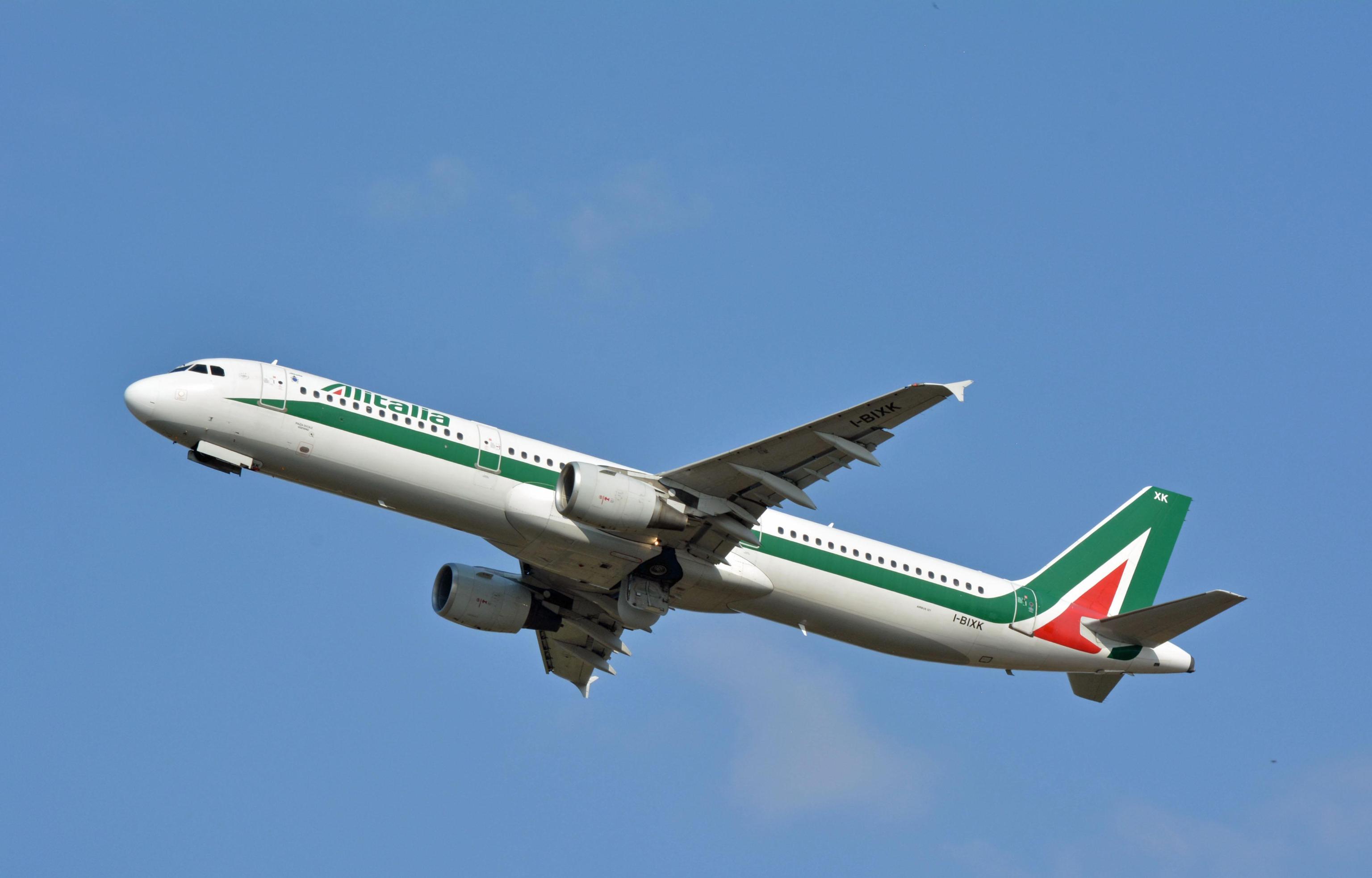 Alitalia, lunedì 15 luglio si dovrebbe chiudere il dossier 