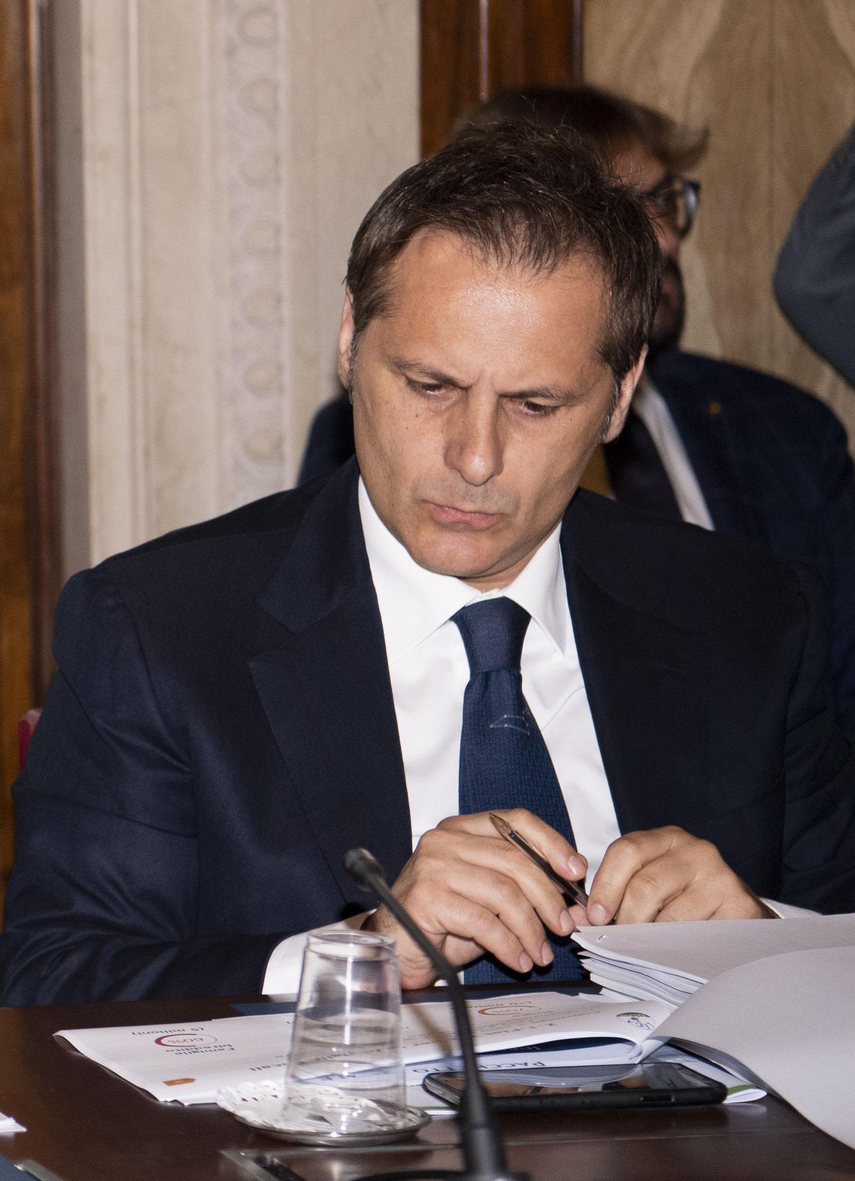 Siri: “Basta veleni, voglio illustrare progetto Flat tax” 