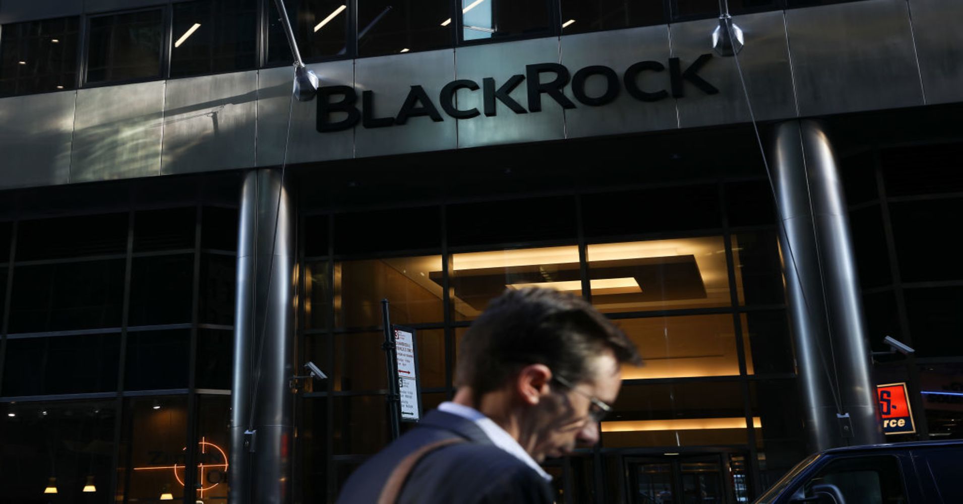 Tra fantapolitica e fantafinanza i “fondi” aggrediscono legalmente lo Stato