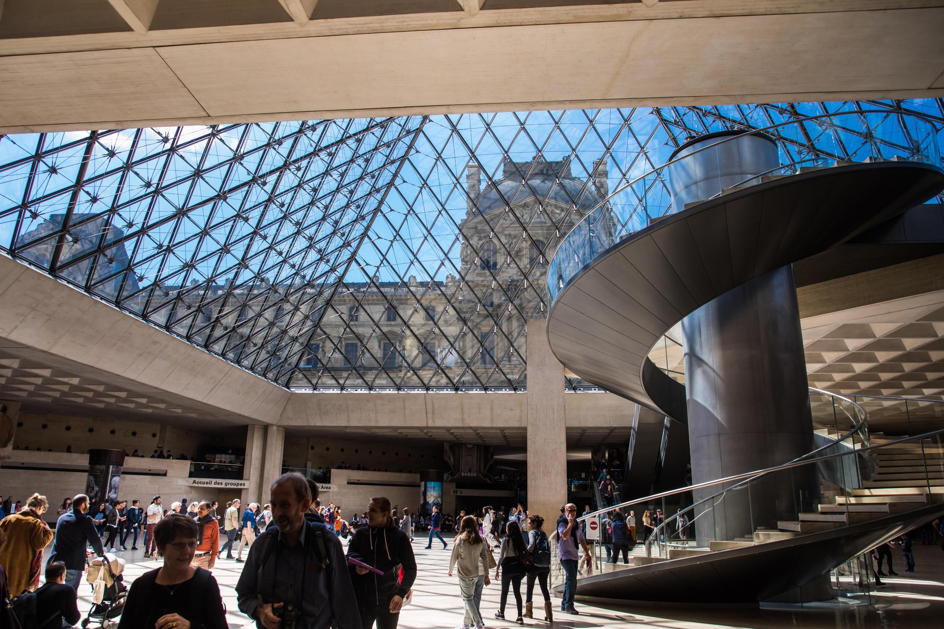 Il Louvre: l’arte di attrarre