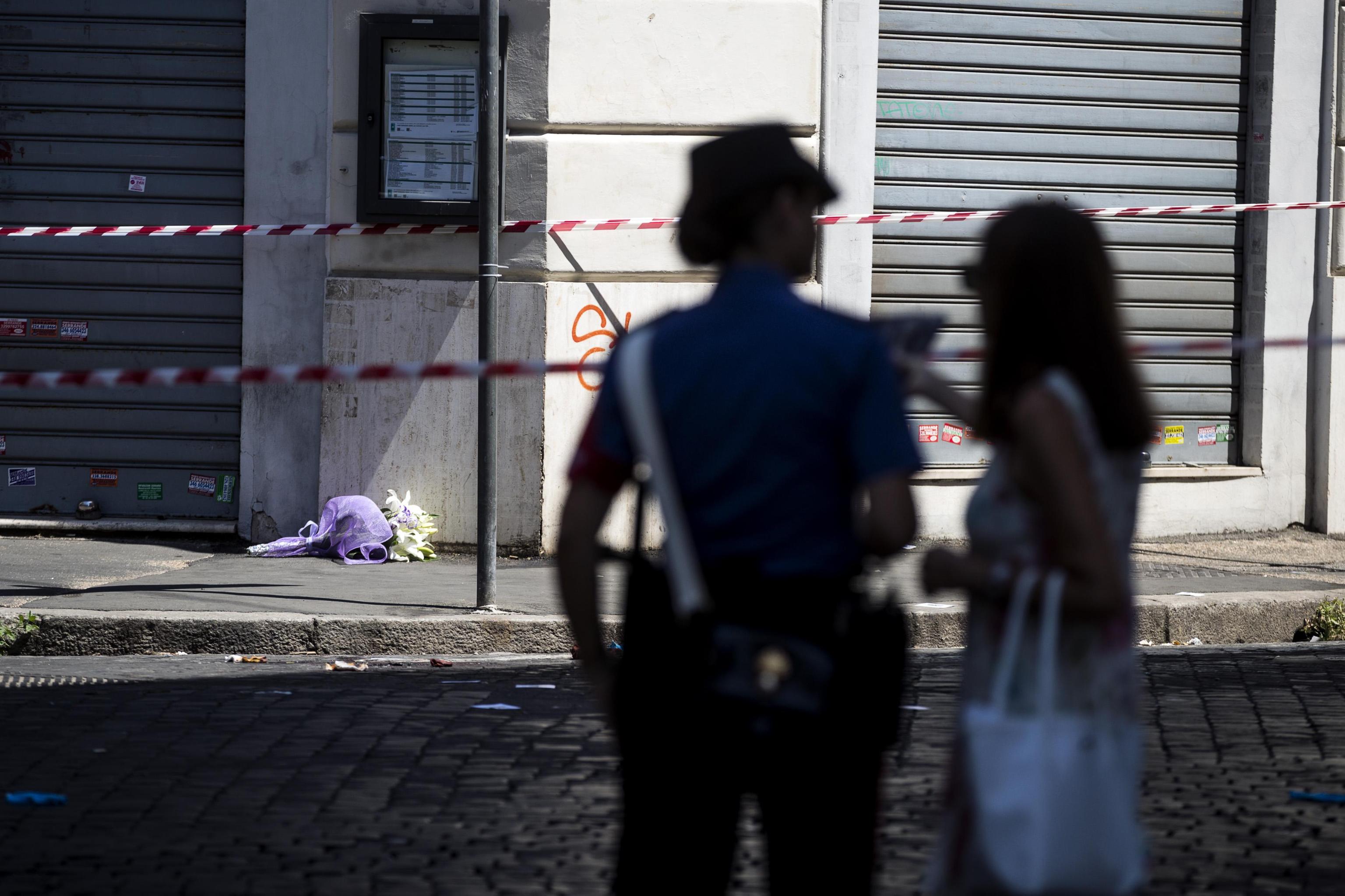 Roma, Carabiniere ucciso a coltellate da uno straniero