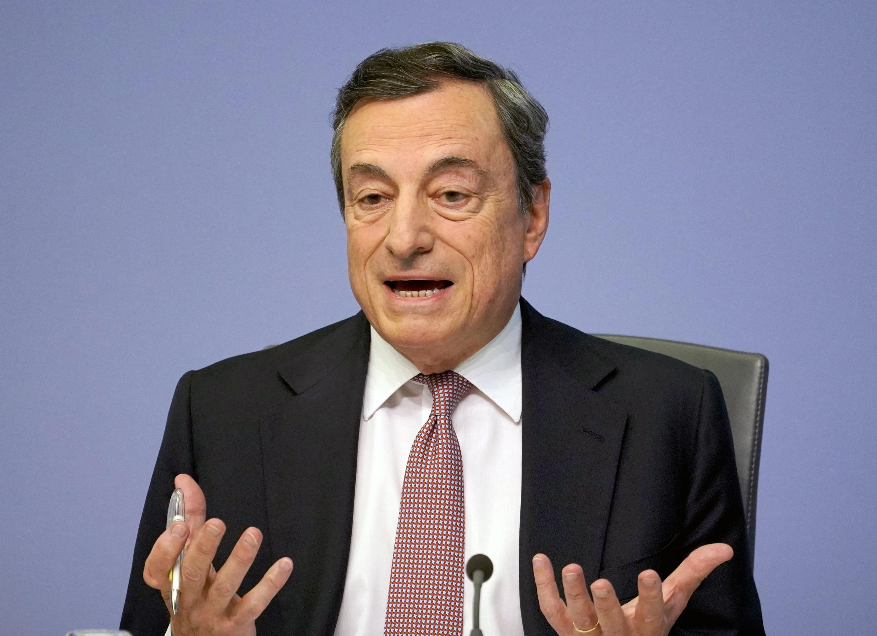 Draghi: Qe e tassi giù