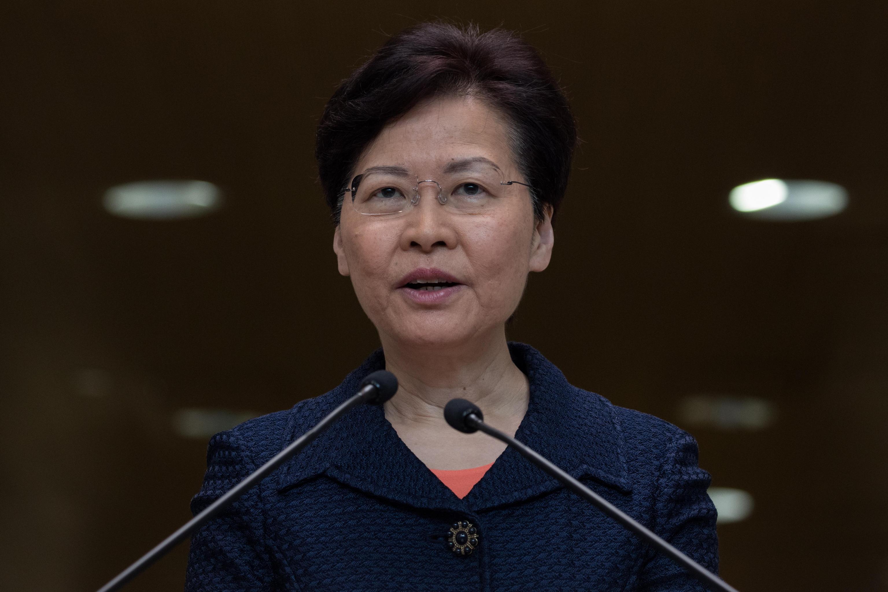 Hong Kong, Lam esclude dimissioni: “Avanti con dialogo”