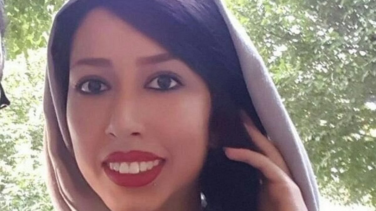 Iran, condannata a 24 anni di carcere attivista anti-hijab