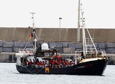 Migranti, Eleonore forza il divieto di ingresso