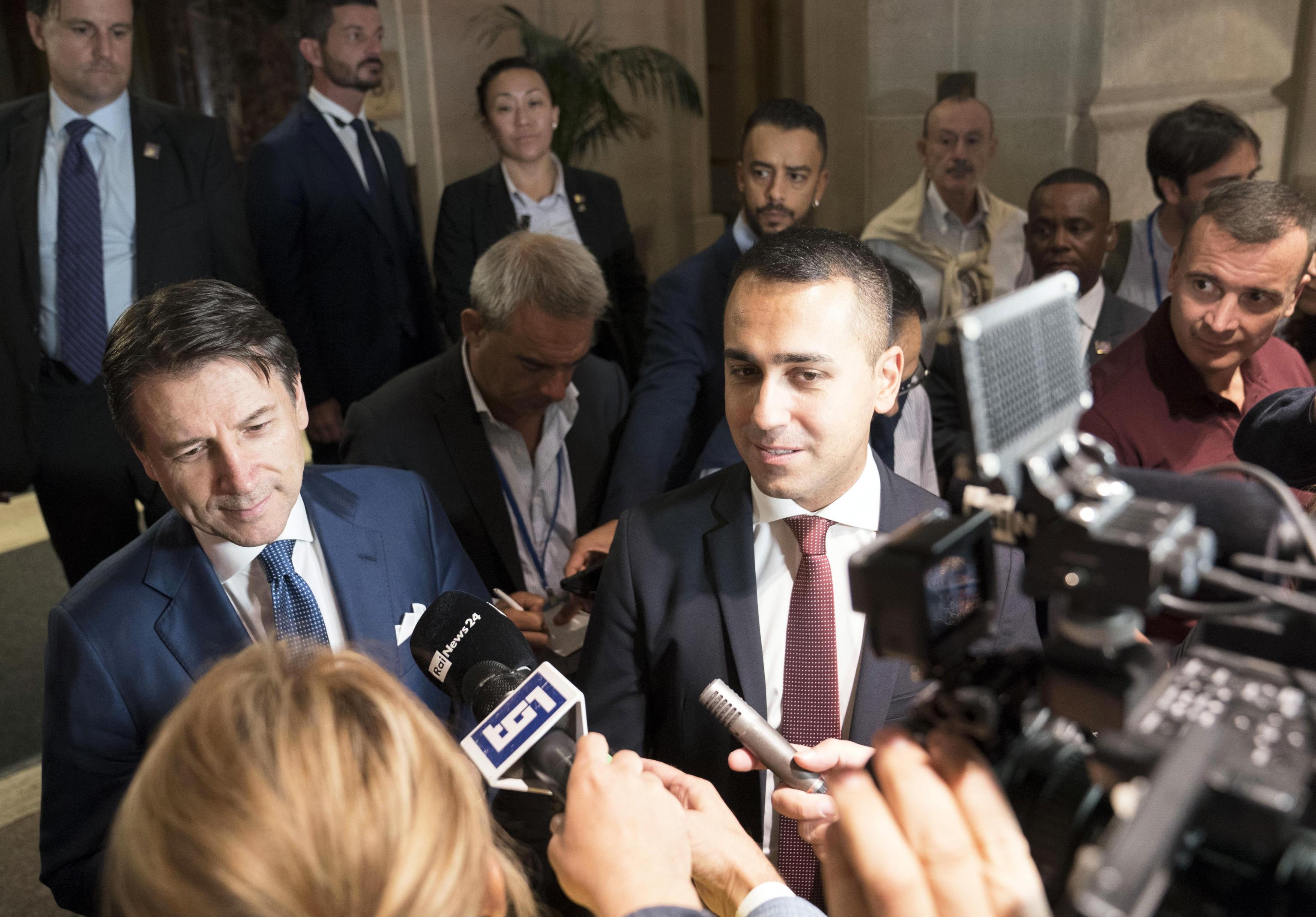 Di Maio: “L’obiettivo è ridurre le tasse”, ma FI non gli crede