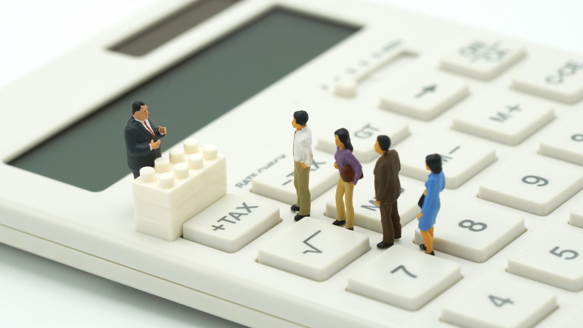 Il giogo fiscale e il regalo alle banche