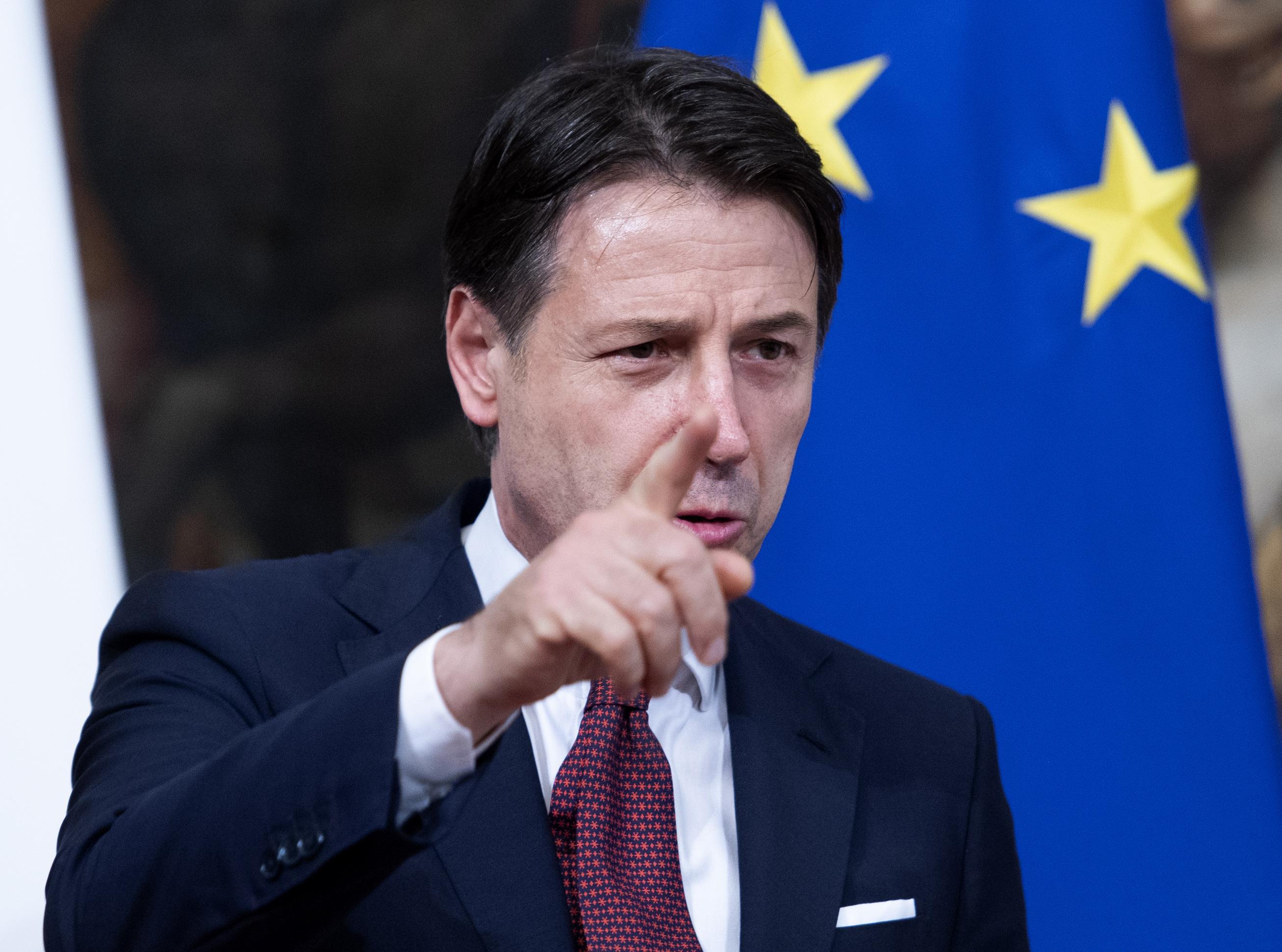 Un Conte chiacchierone dimentica il rilancio economico