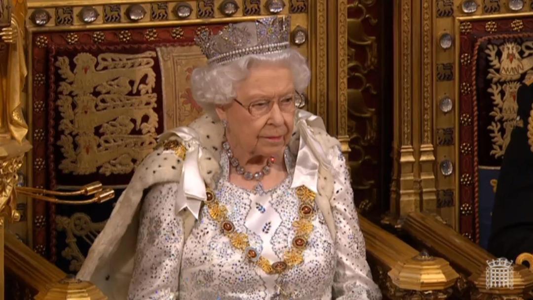 Brexit, Elisabetta II: “Il governo vuole uscire dall’Ue il 31 ottobre”