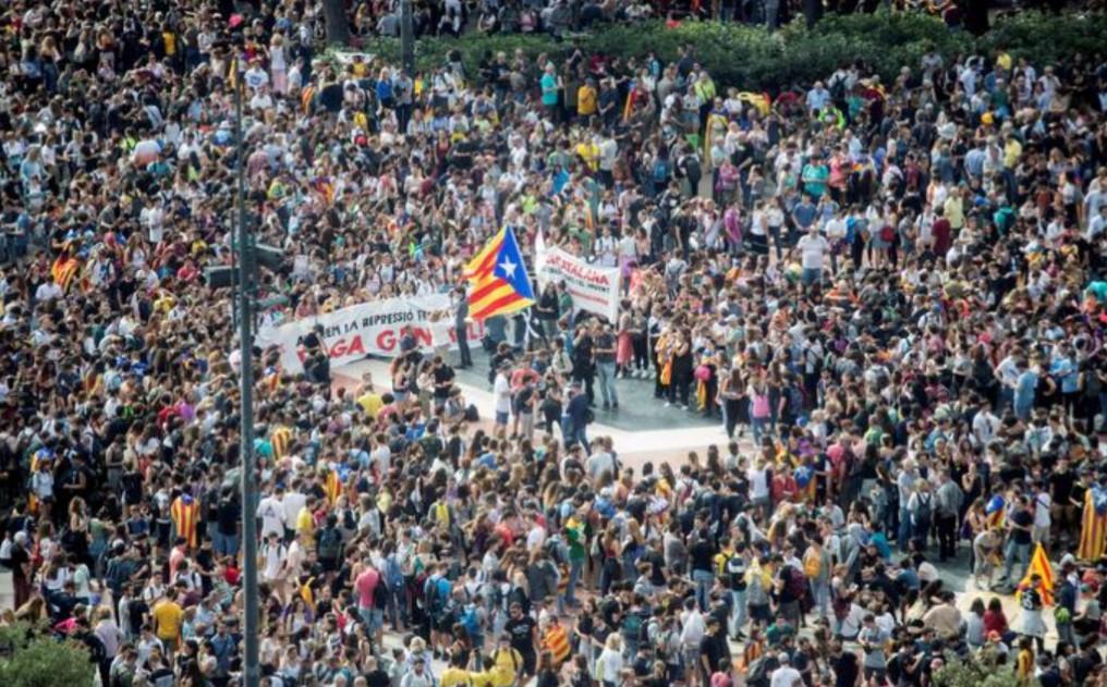 Catalogna, la protesta continua: almeno 41 feriti negli scontri