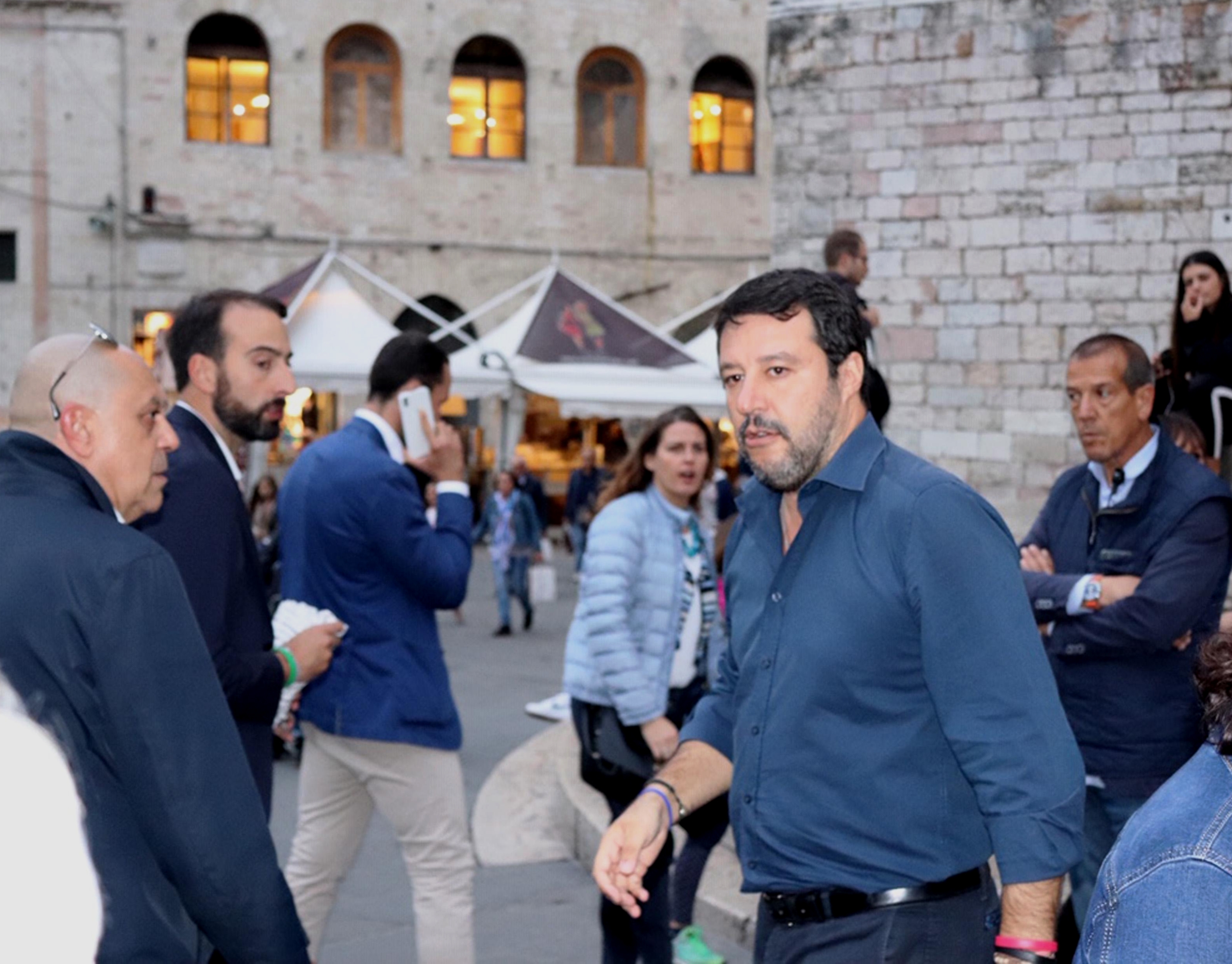 Salvini: “I preti devono dire Messa non fare politica”
