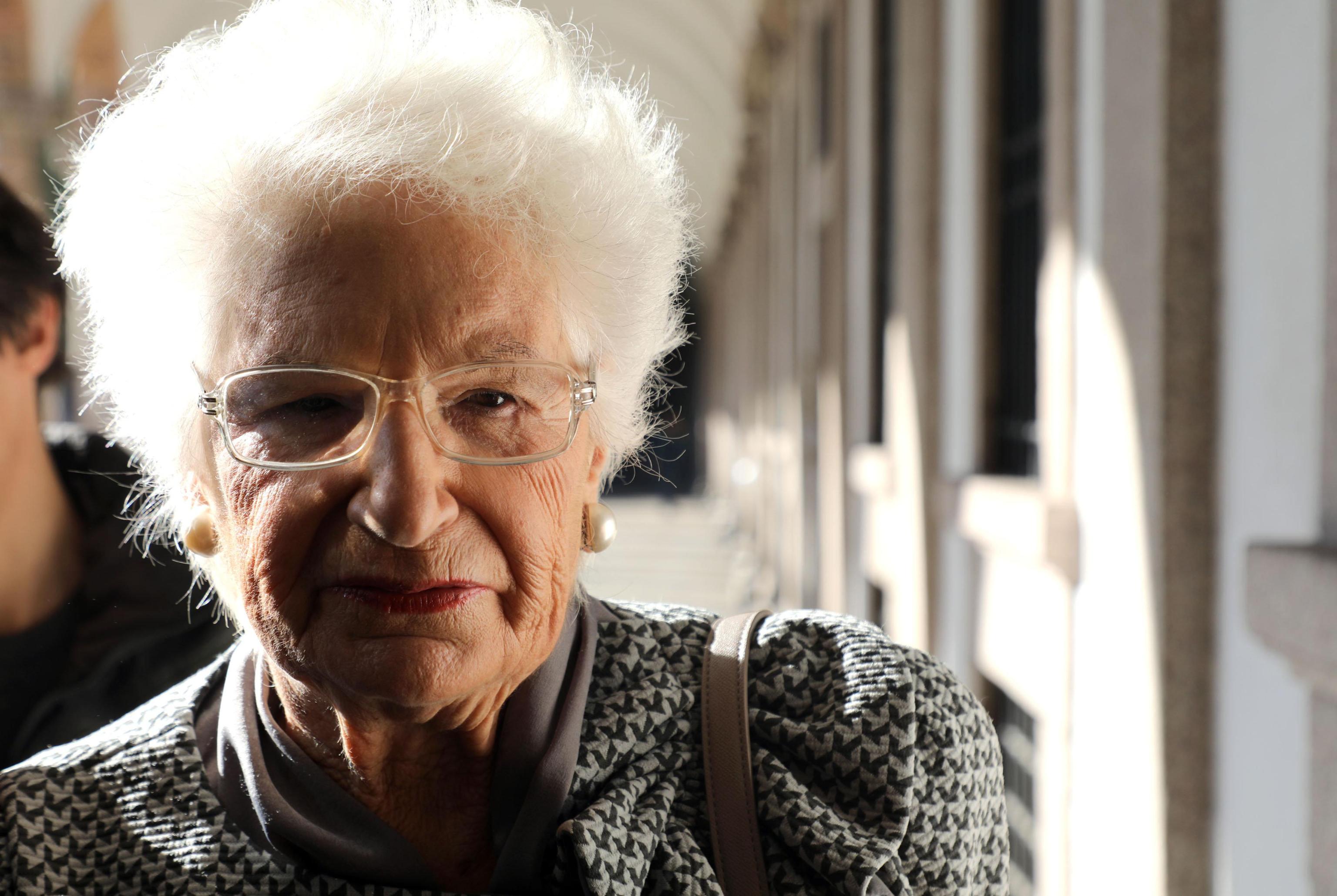 Commissione Segre: come si alimenta il razzismo e l’odio