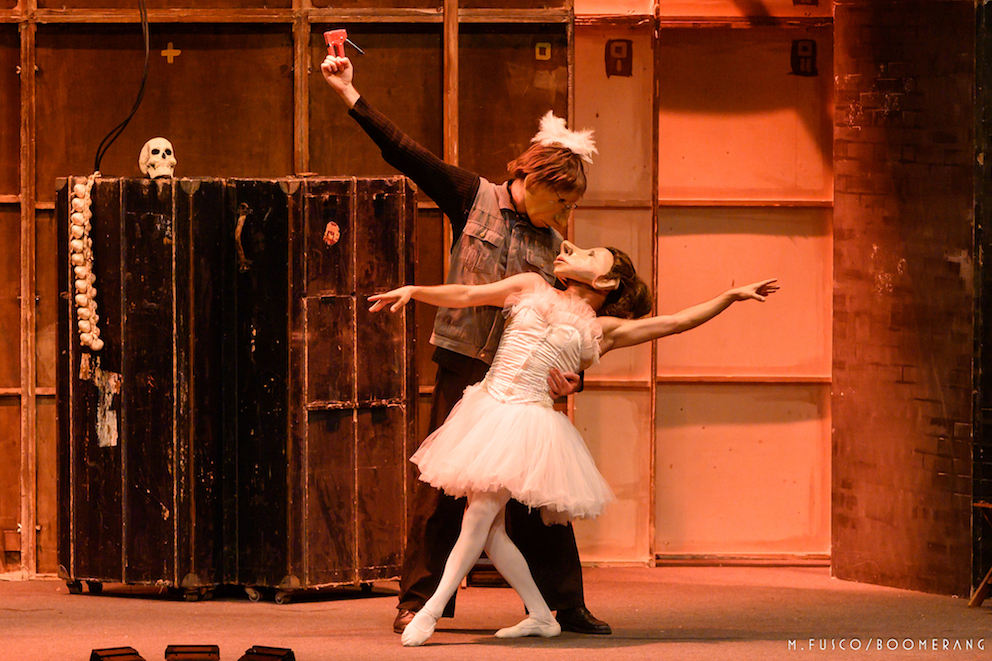 “Teatro Delusio”, il dietro le quinte da applausi dei Familie Flöz