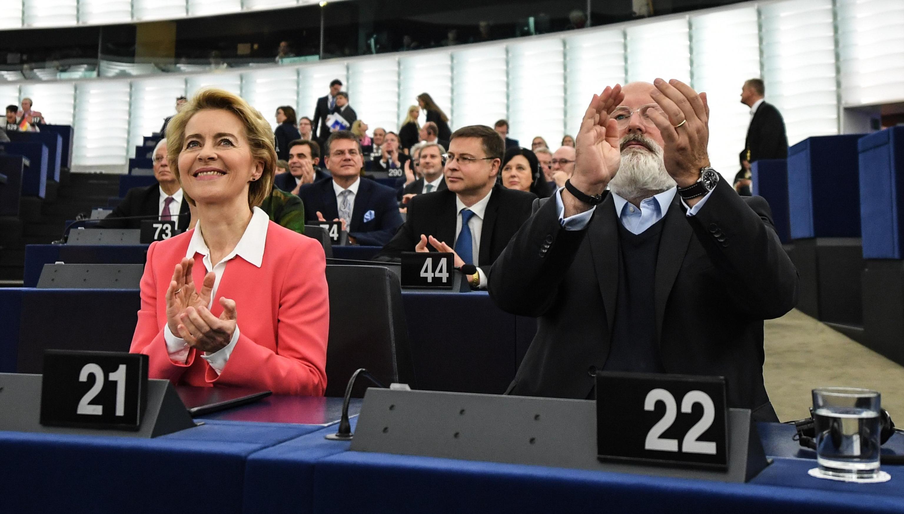 Ue, Disco verde per la Commissione Von der Leyen