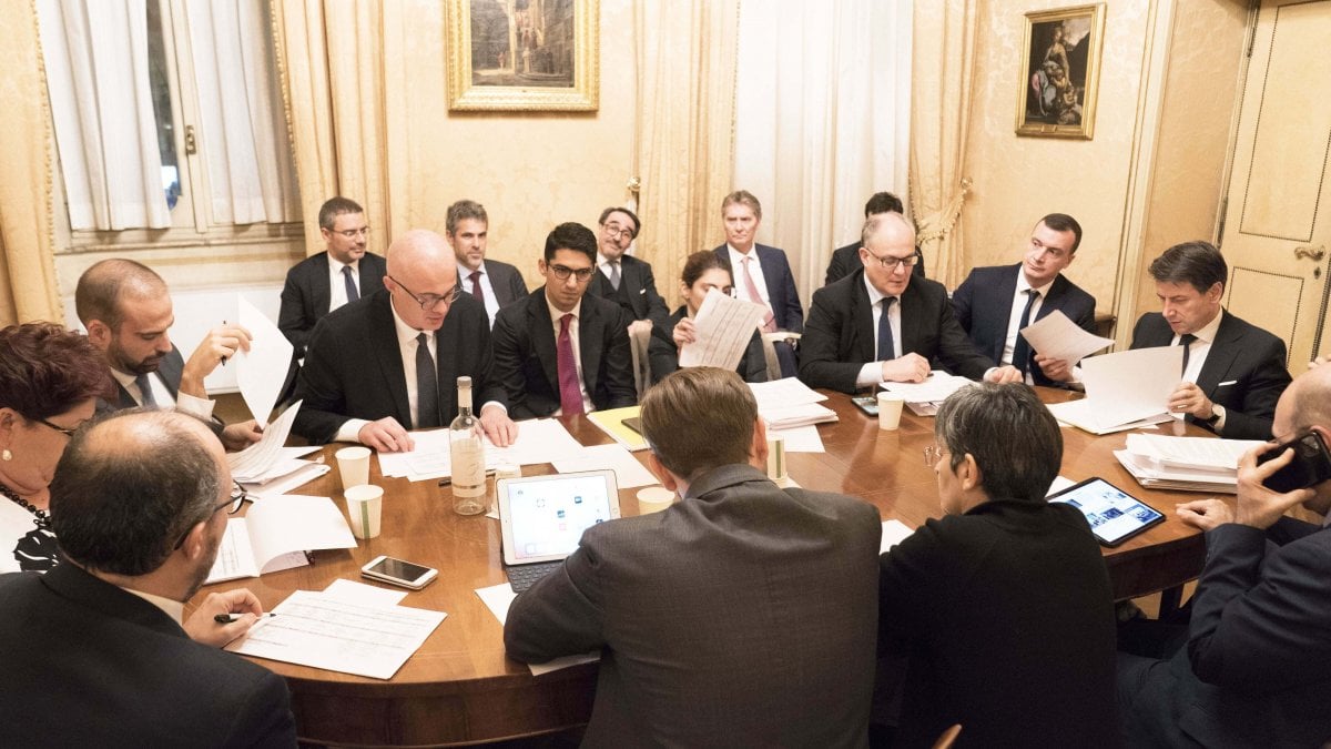 Manovra, vertice sospeso: scontro sulle risorse tra Pd e Italia Viva