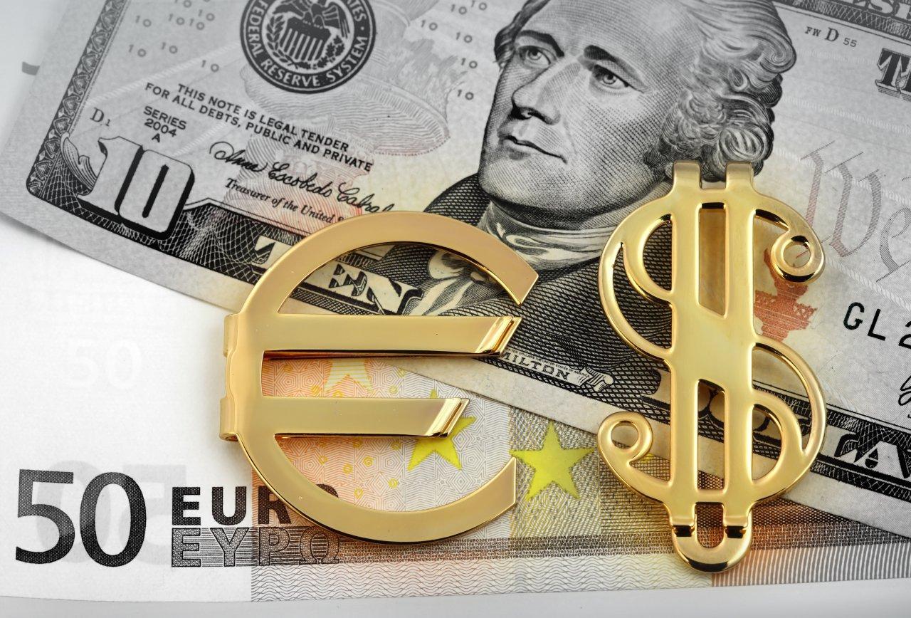 Perché l’euro non ha mai fatto concorrenza al dollaro