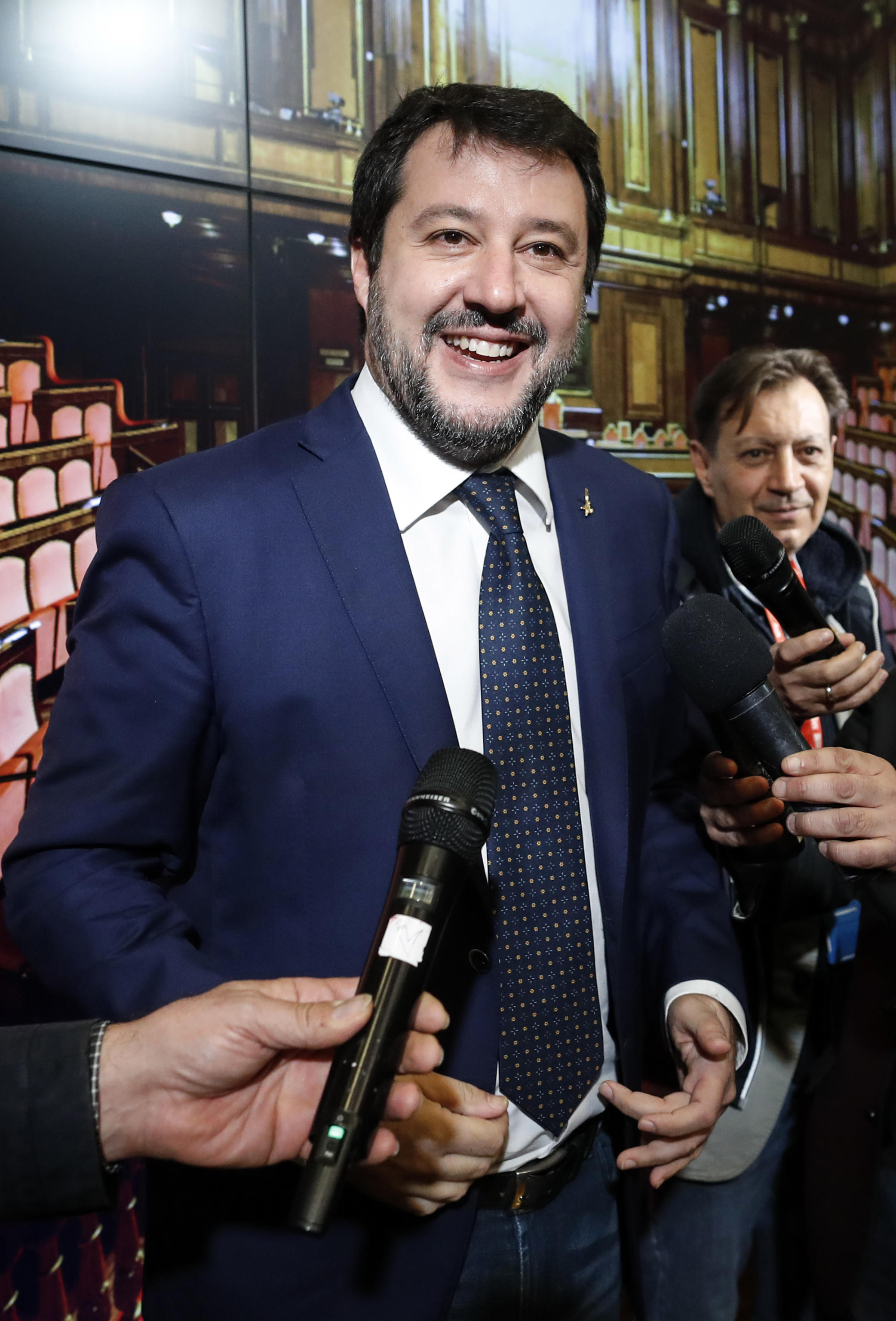 Salvini, Sardine e curve pericolose