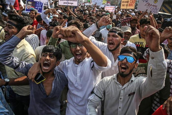 India, cento arresti per le proteste contro legge cittadinanza